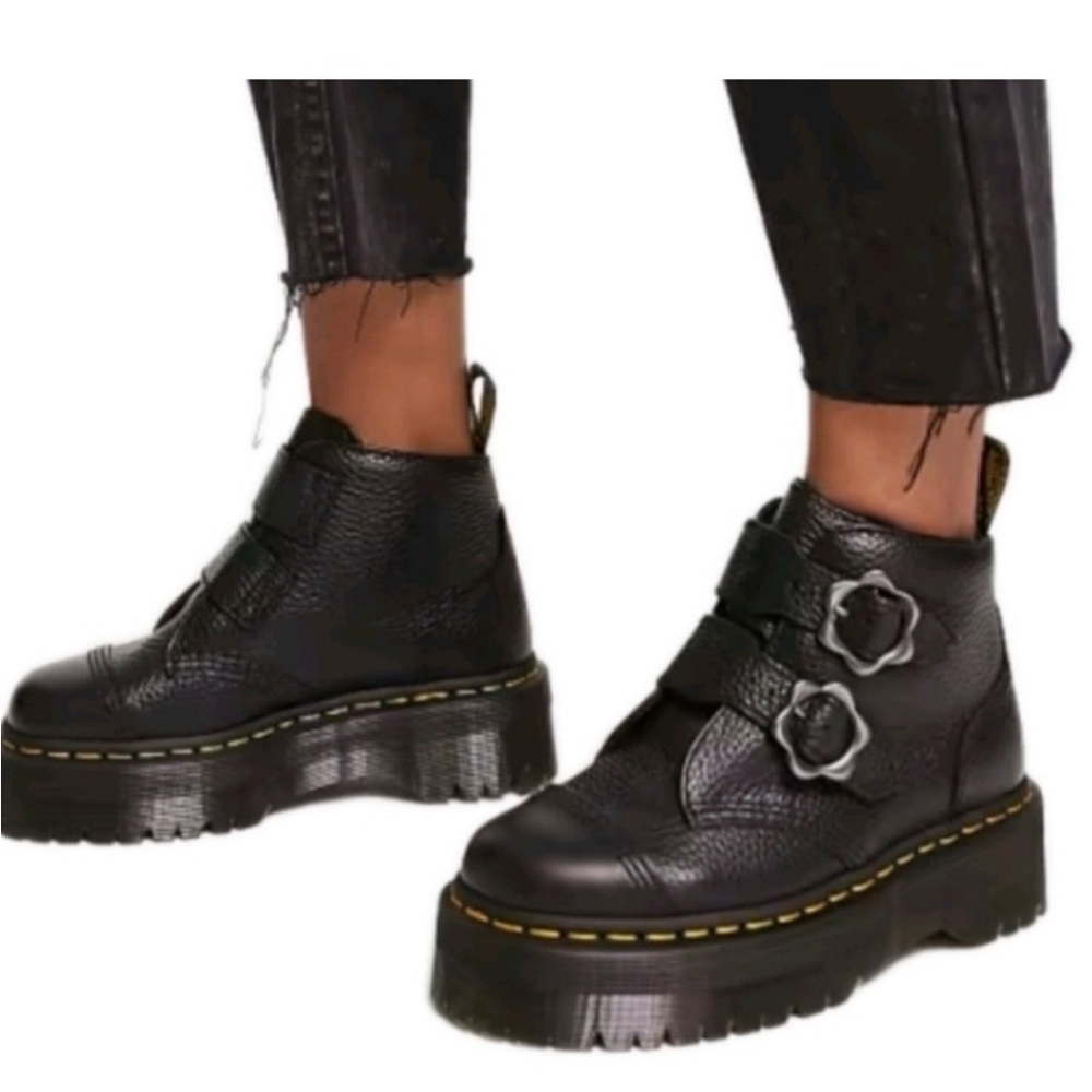 NEW DEVON FLOWER BUCKLE LEATHER HIGH PLATFORM BOOTS Sz. 7     Dr. Martens